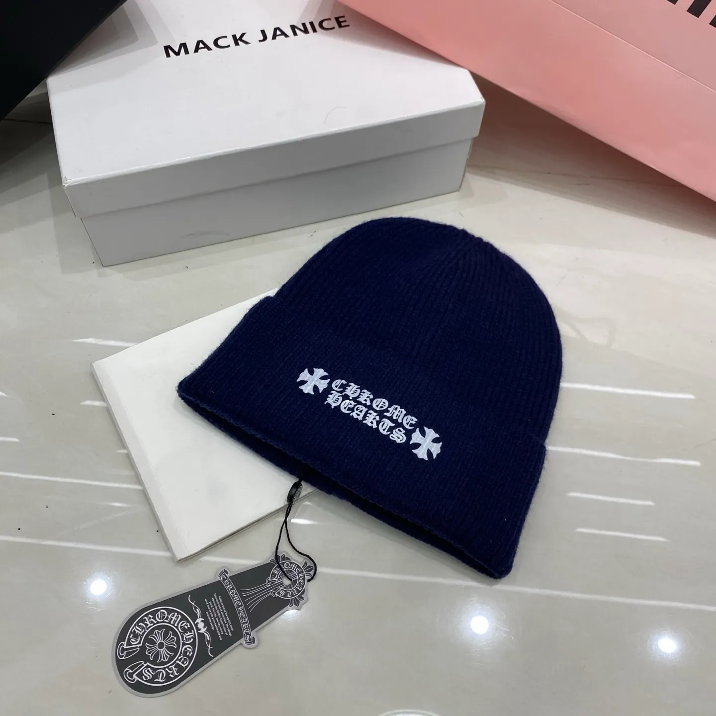 Crow Heart cashmere knitted hat